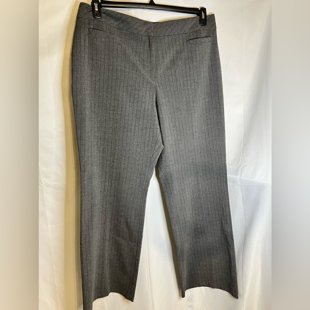 Van Heusen Wide Leg Trousers. Size 18R. Used.